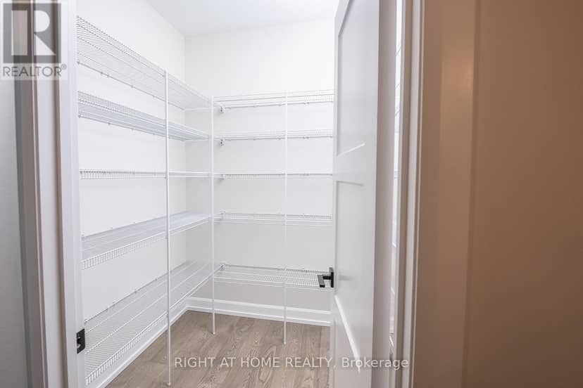3909 Mitchell Crescent — photo 7 of 27