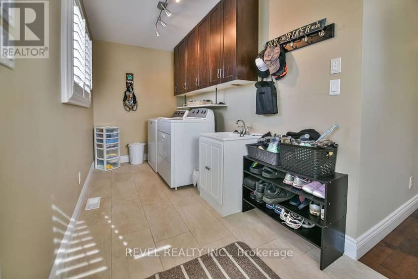 521 Pine Street N — photo 36 of 40