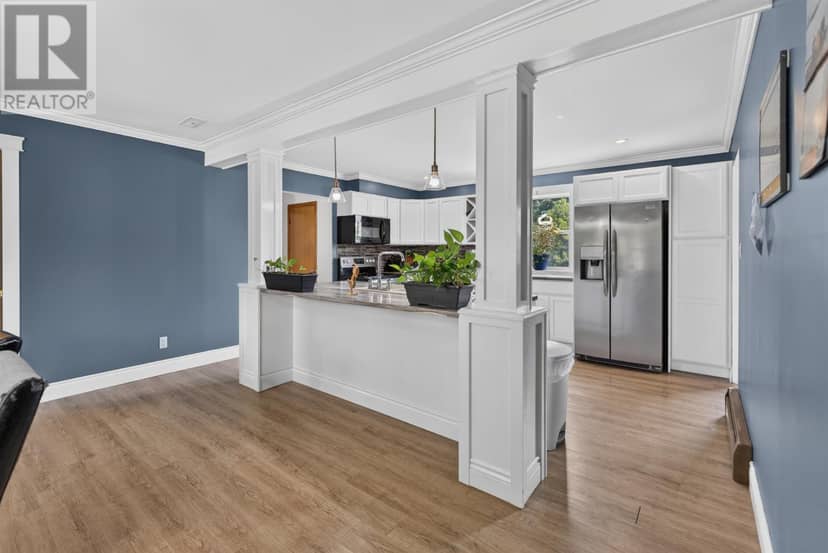 4 MacLean Avenue — photo 13 of 40