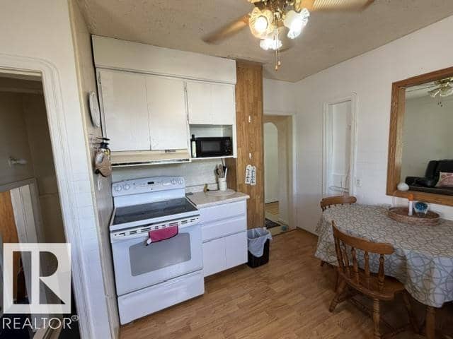 5215 46 ST — photo 11 of 24