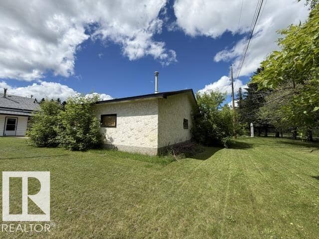 5215 46 ST — photo 16 of 24