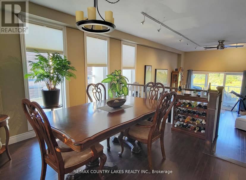 11 - 4 Paradise Boulevard — photo 14 of 40
