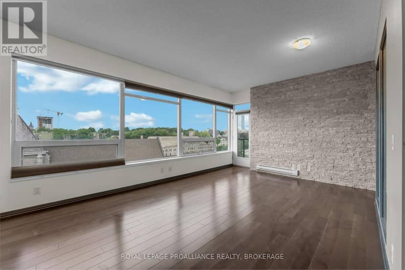 813 - 121 Queen Street — photo 11 of 24