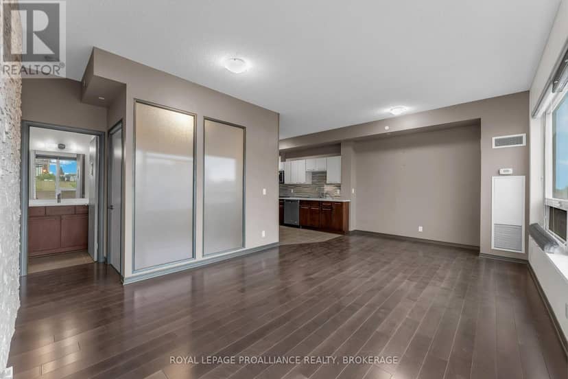 813 - 121 Queen Street — photo 17 of 24