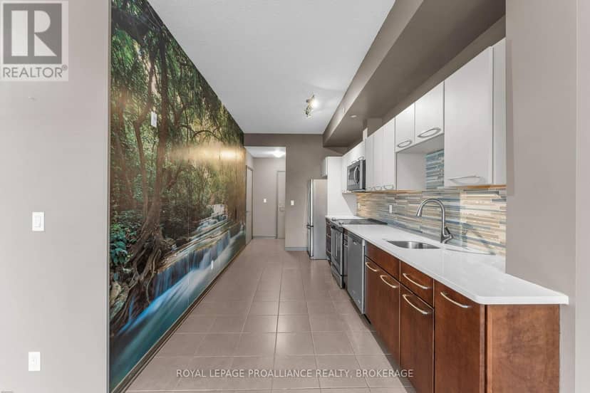 813 - 121 Queen Street — photo 6 of 24