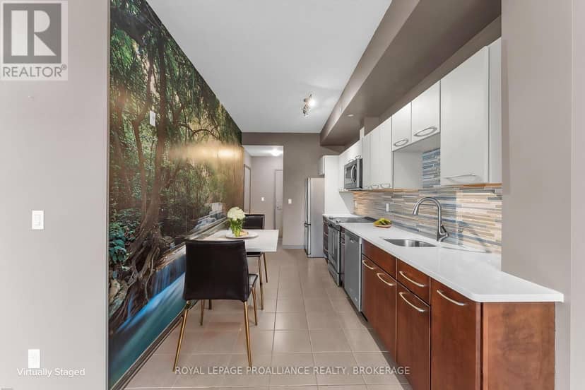 813 - 121 Queen Street — photo 7 of 24