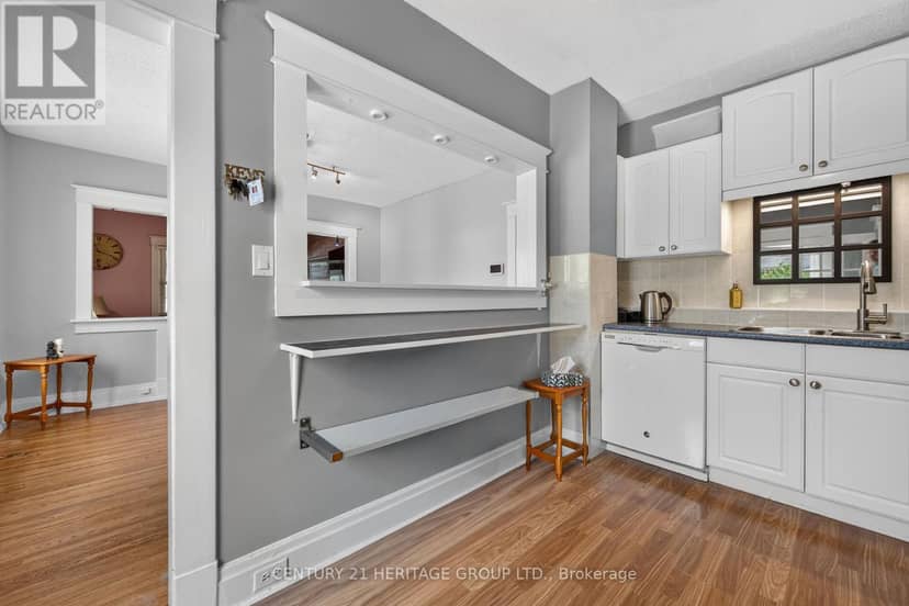 208 Carlton Street — photo 9 of 40