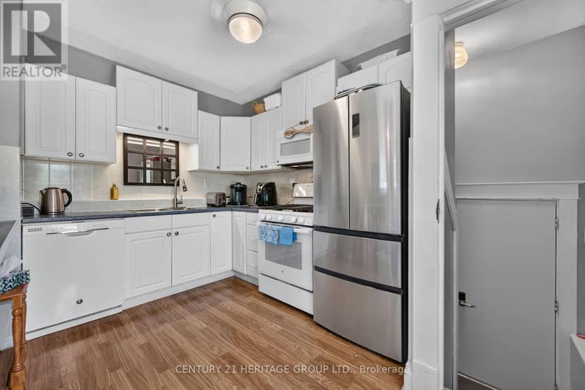 208 Carlton Street — photo 6 of 40