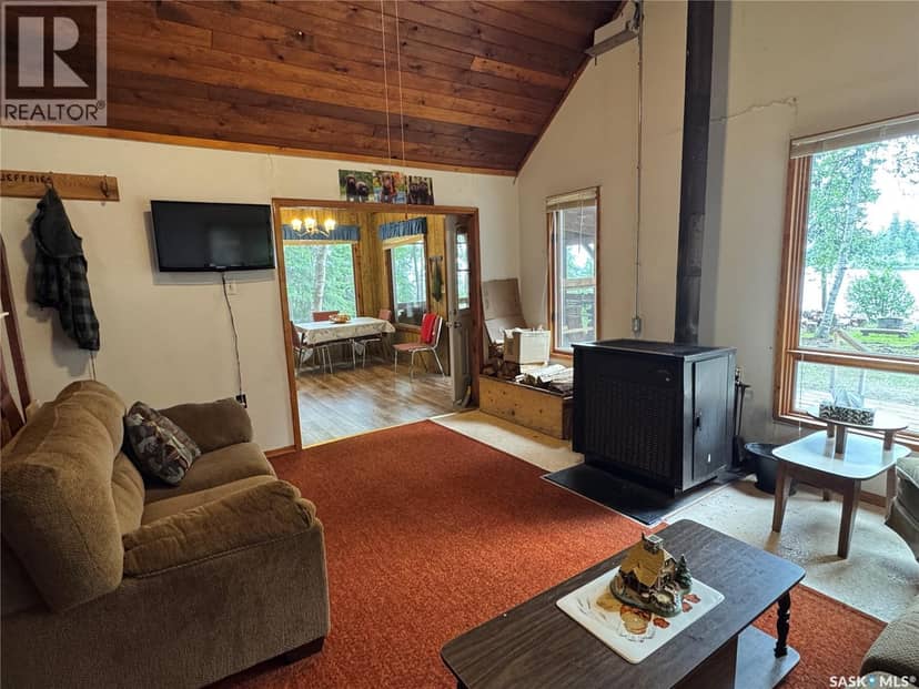 Lac La Ronge Cabin Near Potato Point — photo 17 of 40