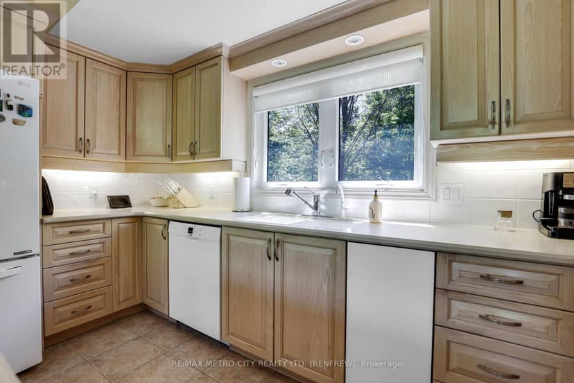 110 Rosebrugh Road — photo 17 of 40