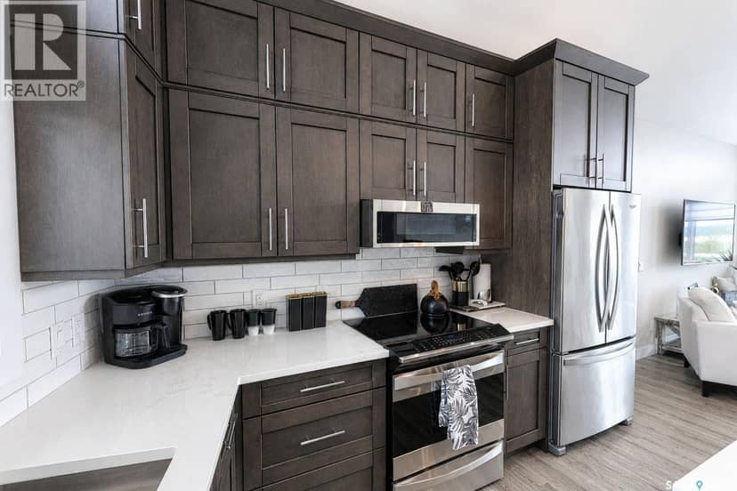 101 Jacobson DRIVE — photo 11 of 40