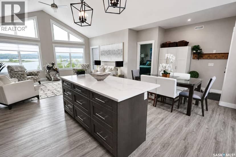 101 Jacobson DRIVE — photo 13 of 40