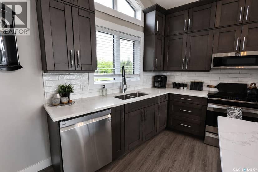 101 Jacobson DRIVE — photo 12 of 40