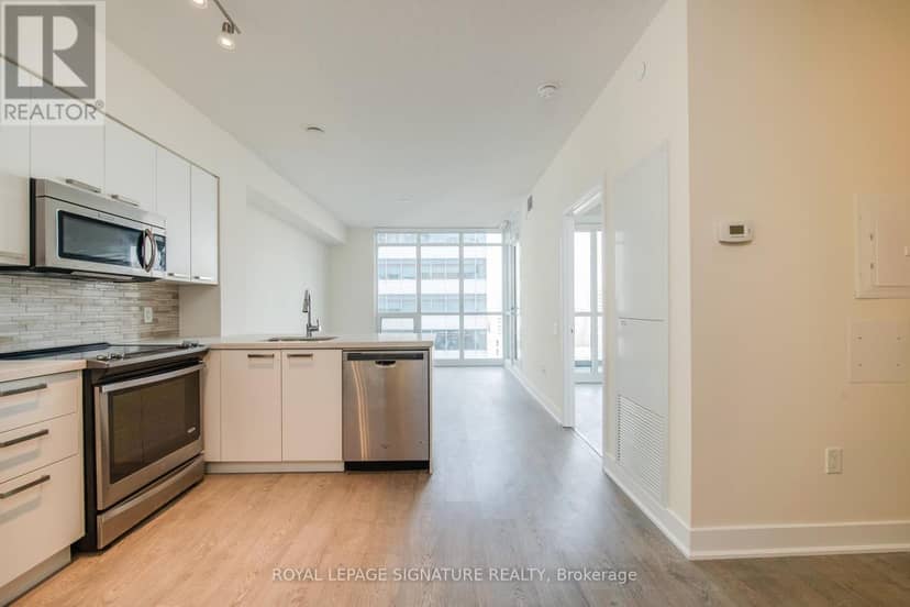 806 - 30 Roehampton Avenue — photo 5 of 31