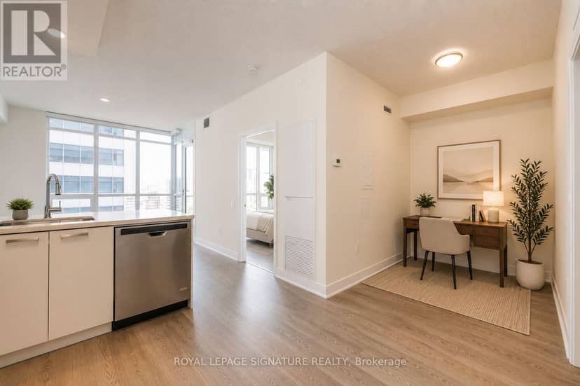 806 - 30 Roehampton Avenue — photo 6 of 31