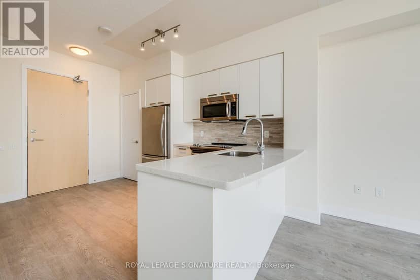 806 - 30 Roehampton Avenue — photo 9 of 31