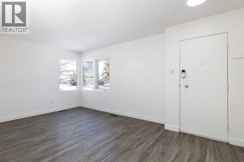 47 Olsen Street, Red Deer, photo 2