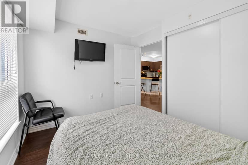 204 - 872 Sheppard Avenue W — photo 27 of 40