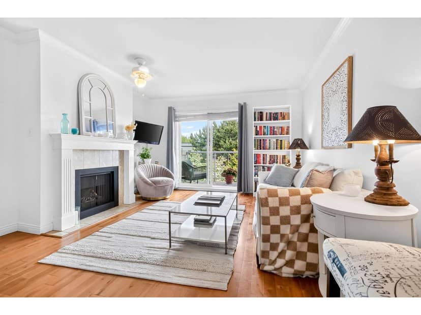 303 1500 Merklin Street, White Rock, photo 3