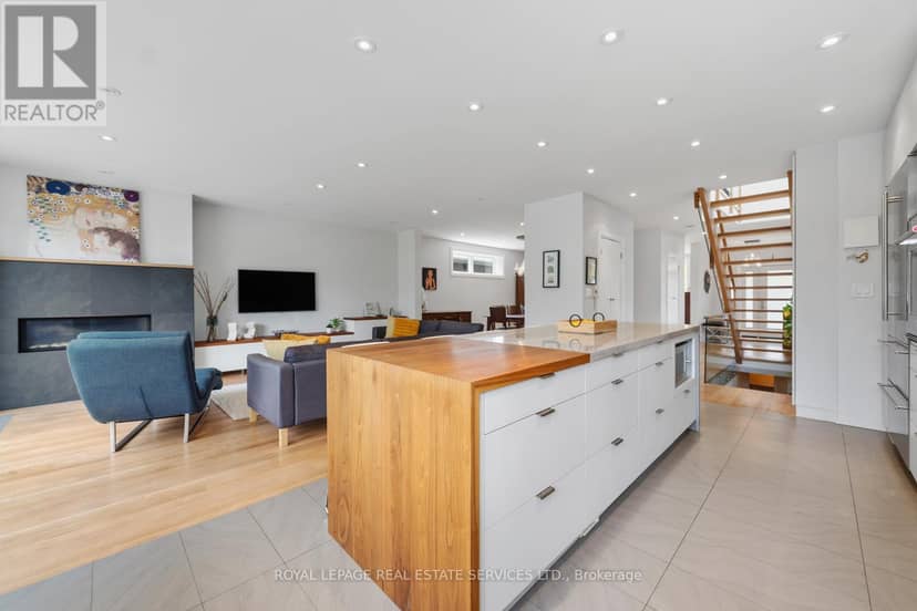 8 Firwood Crescent — photo 13 of 40