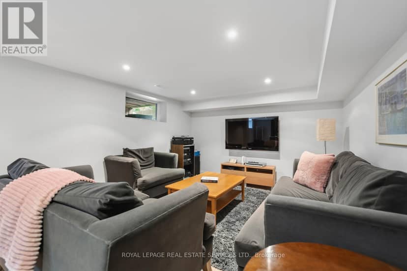 8 Firwood Crescent — photo 33 of 40