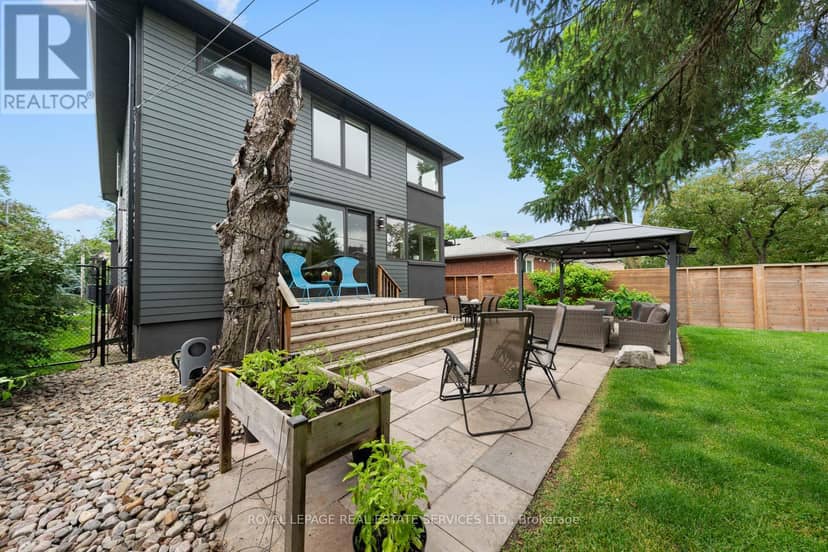 8 Firwood Crescent — photo 39 of 40