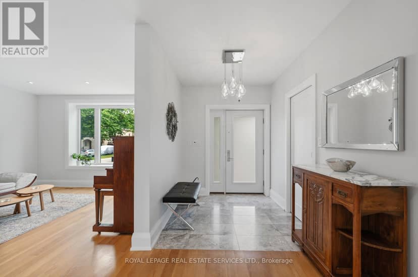 8 Firwood Crescent — photo 4 of 40