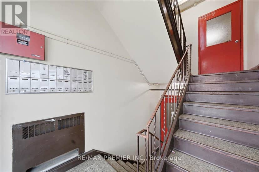 280 Weir Street N — photo 3 of 20