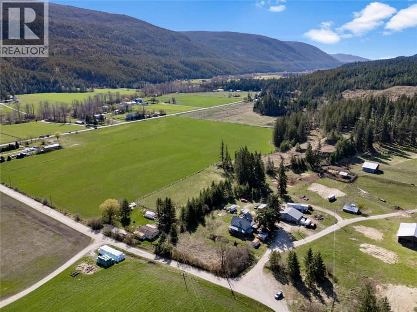 3135 Edes Road, Salmon Arm