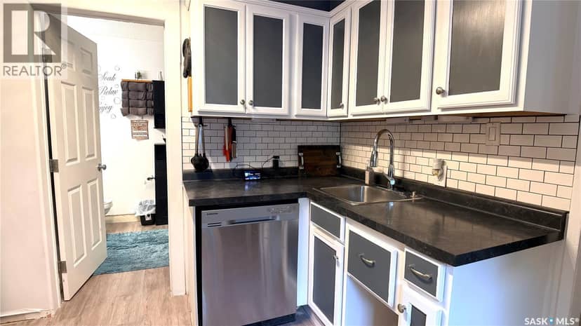 417 3rd STREET, Estevan, photo 3