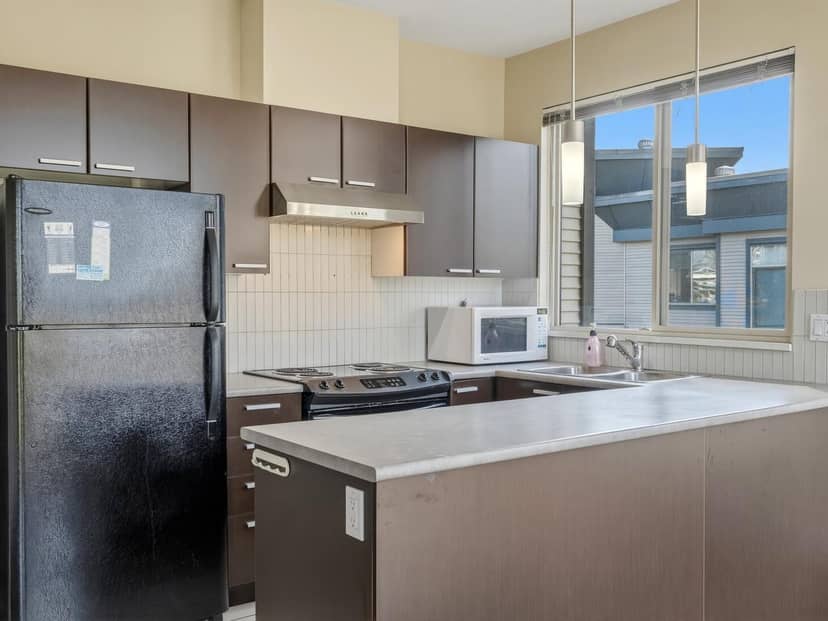 403 10499 UNIVERSITY DRIVE, Surrey, photo 5