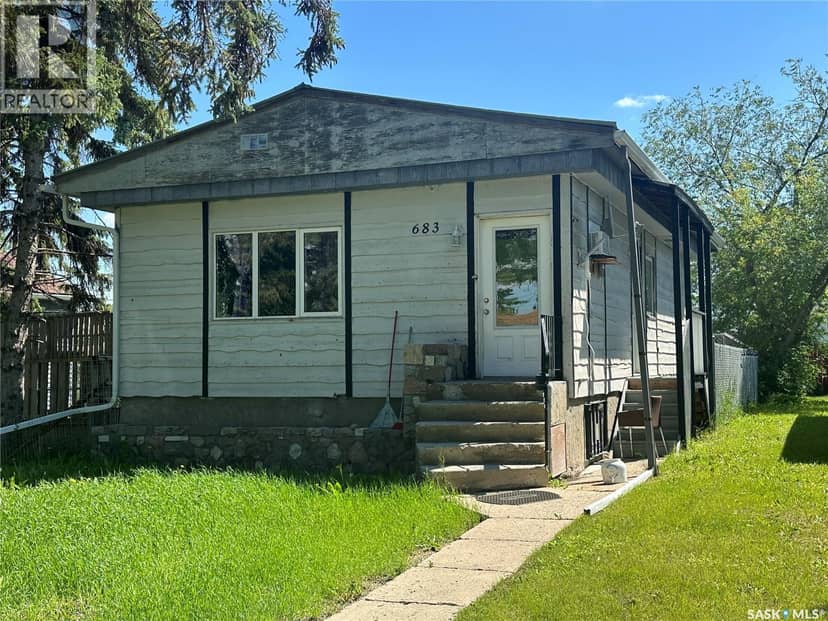 683 Athol STREET — photo 1 of 5