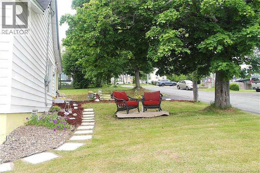 534 Victoria Street — photo 4 of 40