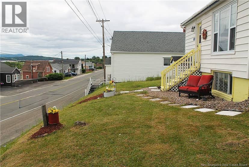 534 Victoria Street — photo 5 of 40