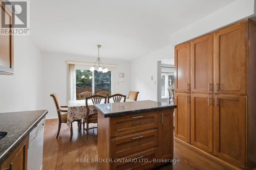 1356 Mapleridge Crescent — photo 14 of 40
