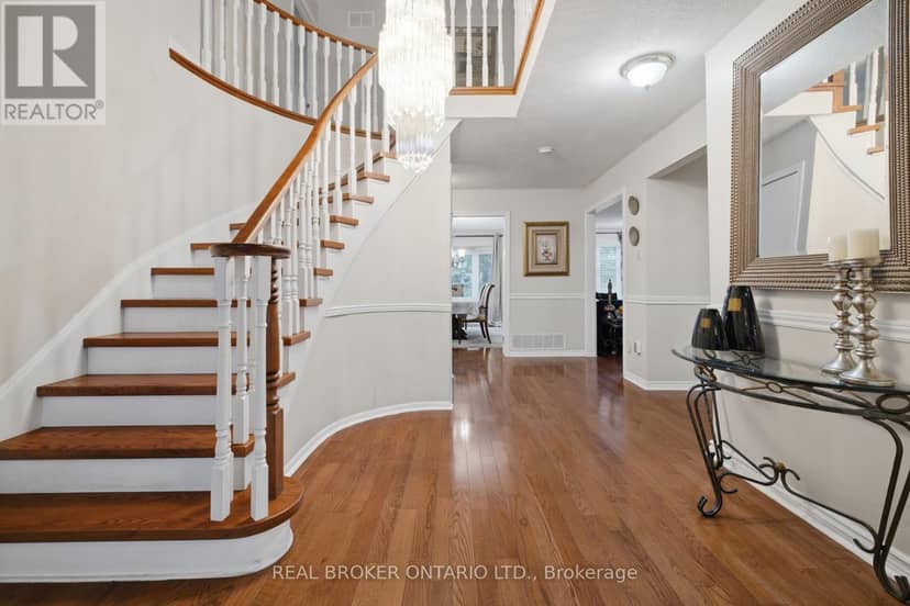 1356 Mapleridge Crescent — photo 5 of 40
