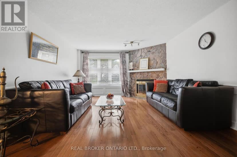 1356 Mapleridge Crescent — photo 8 of 40