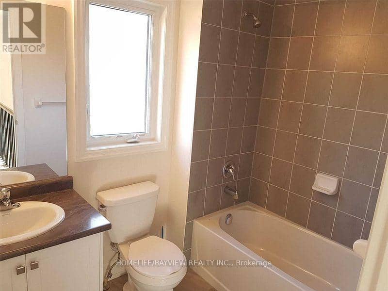 43 Hutton Crescent — photo 12 of 15