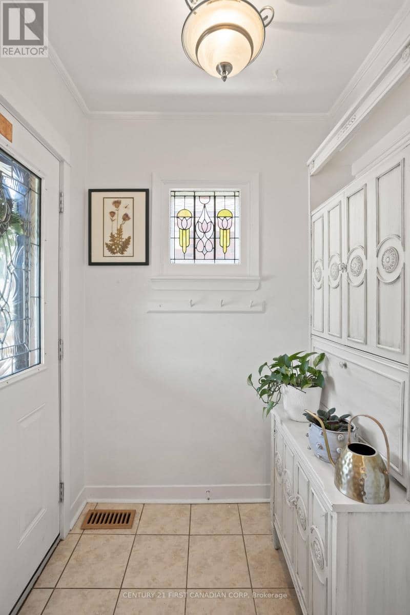 872 Lovett Street — photo 4 of 40
