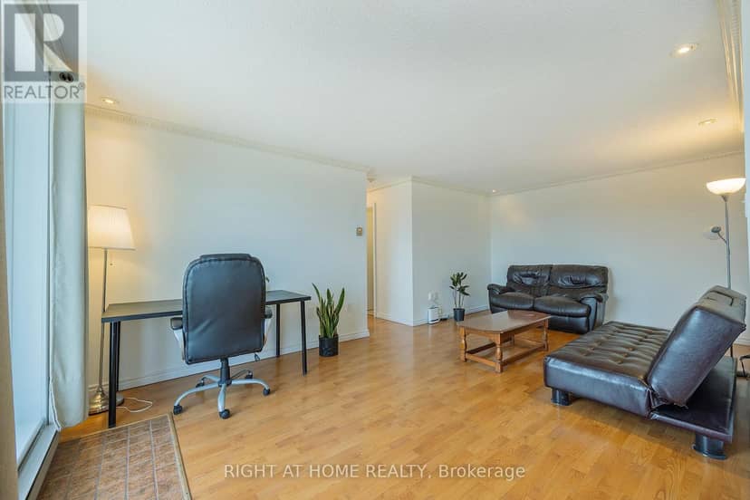 701 - 986 Huron Street — photo 10 of 34