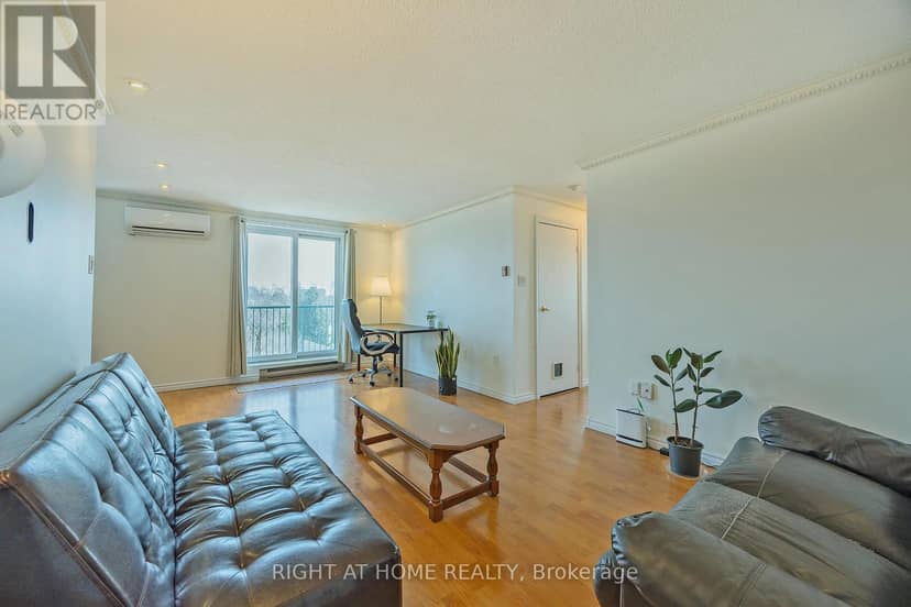 701 - 986 Huron Street — photo 11 of 34