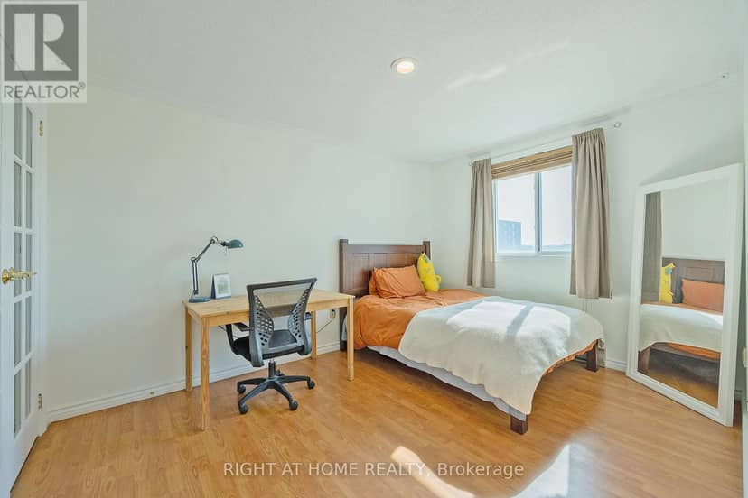 701 - 986 Huron Street — photo 13 of 34