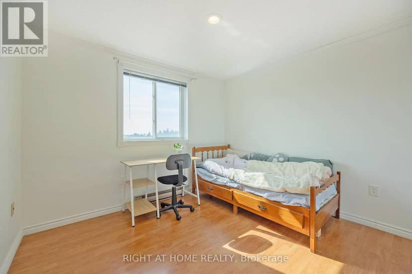 701 - 986 Huron Street — photo 16 of 34