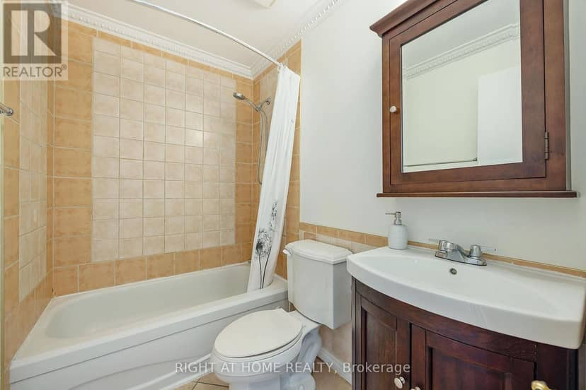 701 - 986 Huron Street — photo 18 of 34