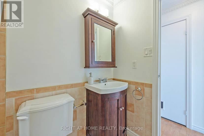 701 - 986 Huron Street — photo 19 of 34
