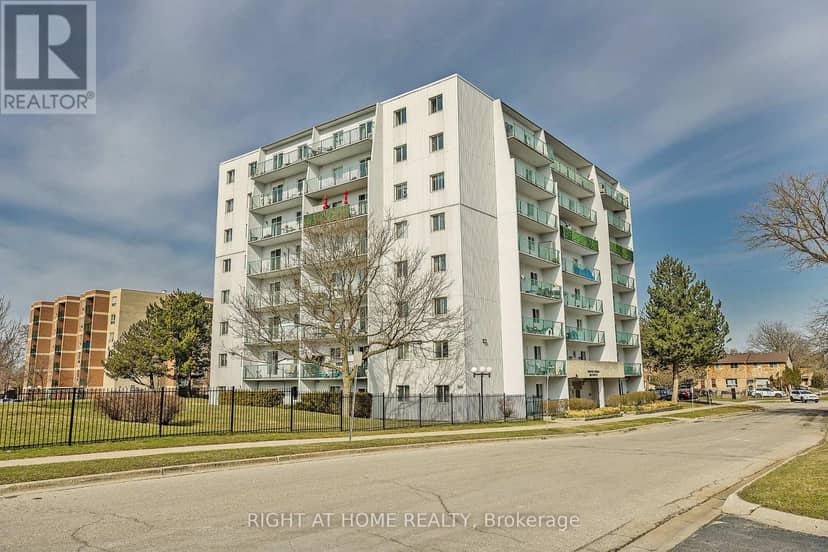 701 - 986 Huron Street — photo 2 of 34