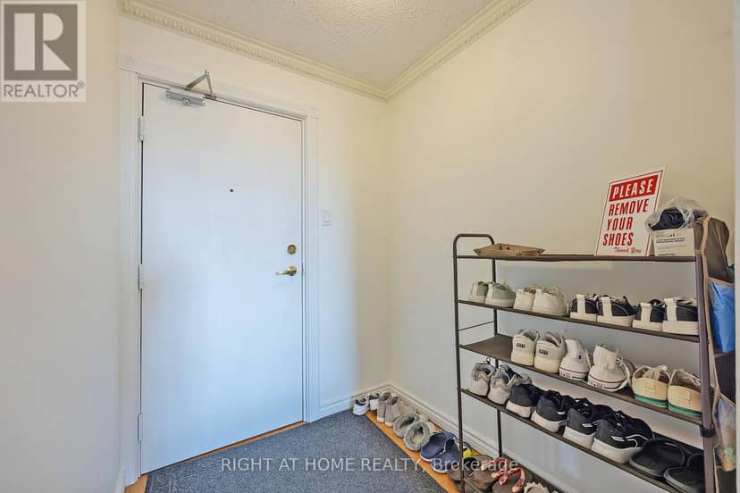 701 - 986 Huron Street — photo 3 of 34