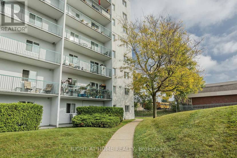 701 - 986 Huron Street — photo 31 of 34
