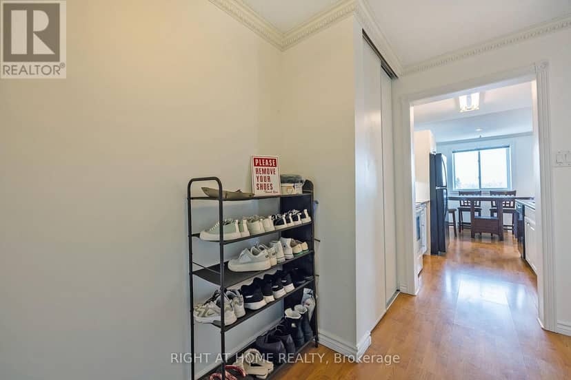 701 - 986 Huron Street — photo 4 of 34