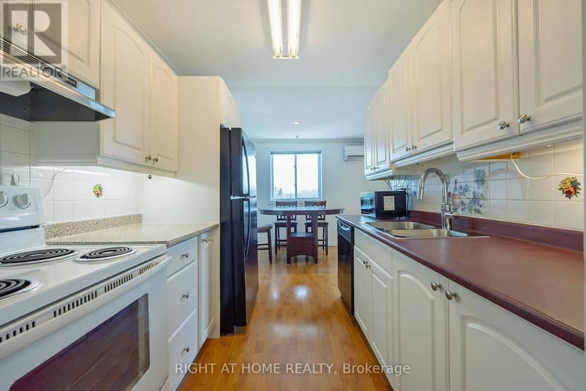 701 - 986 Huron Street — photo 5 of 34